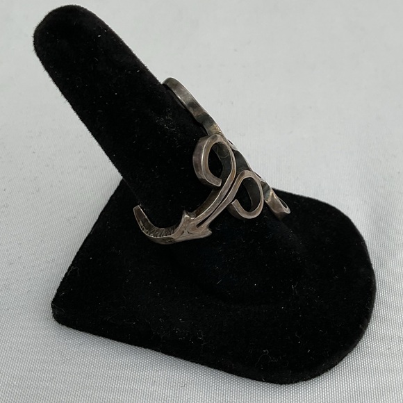 Source Unknown Silver Swirl Ring - Picture 2 of 7